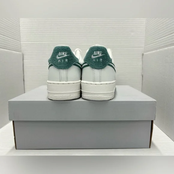 AIR FORCE ONE LV8 GS - Picture 2 of 3